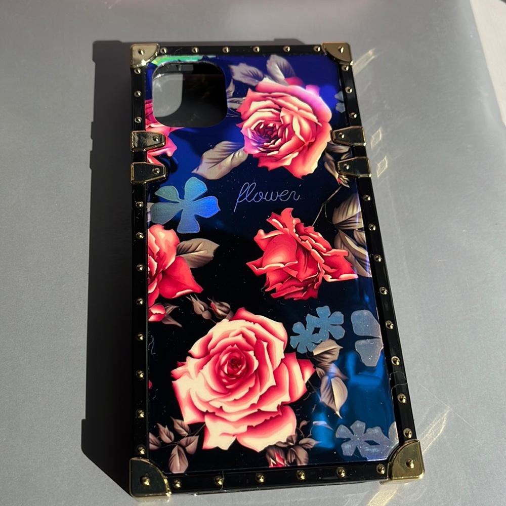 iphone 11 case, squared sides, flower design